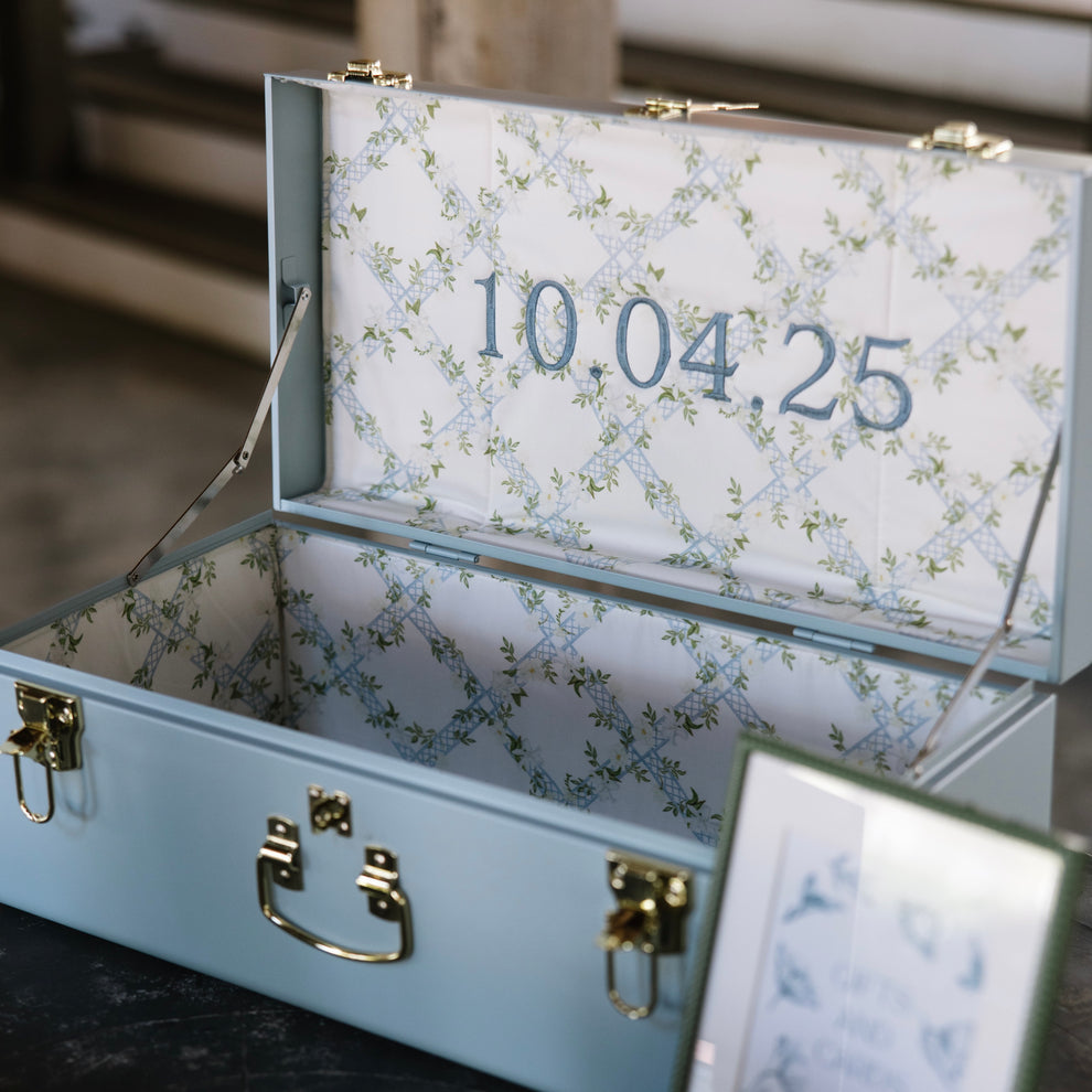 Petite Groom Trunk